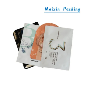 Пакетик с увлажняющей маской.